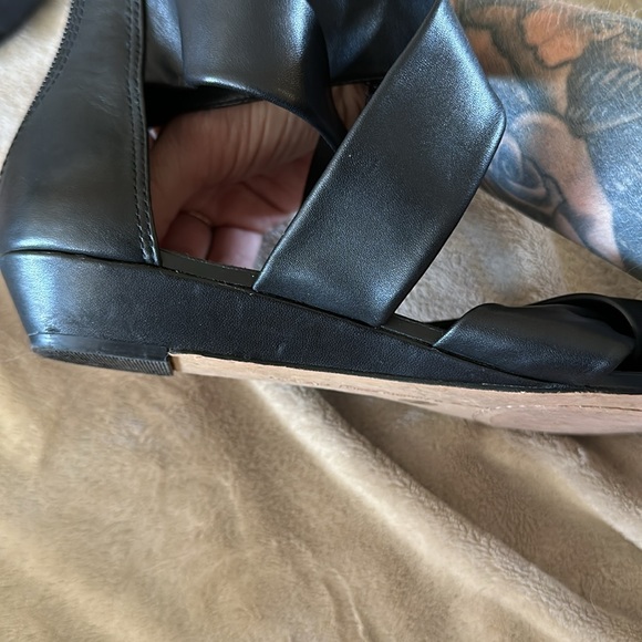 Vince Camuto Seevina Flat Sandals - Picture 9 of 10